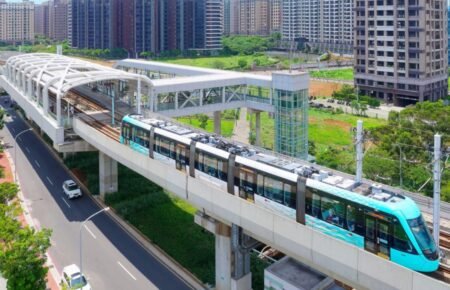 Delhi Metro train representing India’s expanding urban transport infrastructure projects